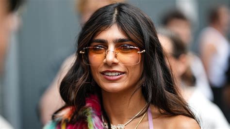 mia khalifa xxx|Mia Khalifa Porn Videos 